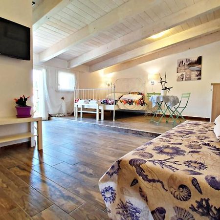 B&B A Casa Di Antonella Скаури Экстерьер фото