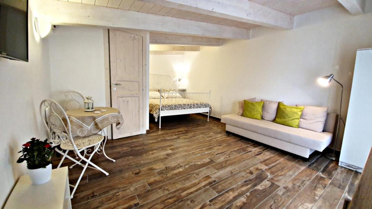 B&B A Casa Di Antonella Скаури Экстерьер фото