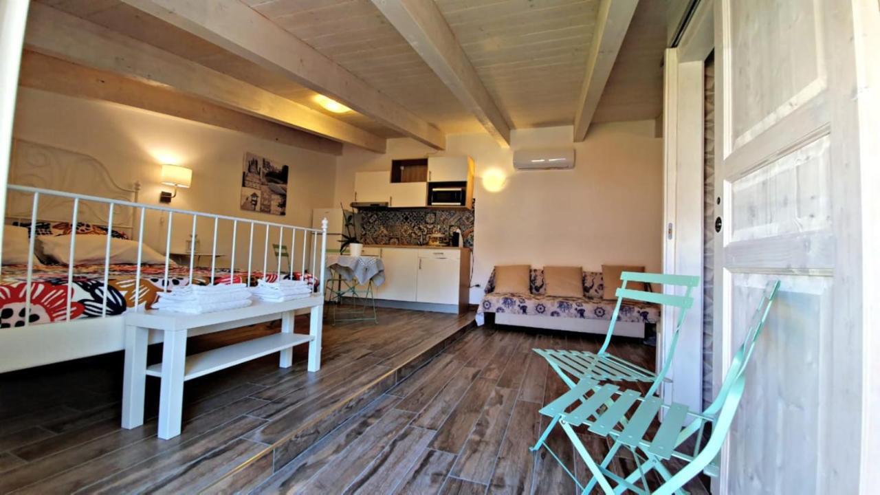 B&B A Casa Di Antonella Скаури Экстерьер фото